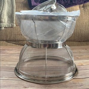 Pampered chef colander set